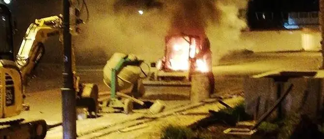 Roccella Jonica, in fiamme un mezzo di un’impresa edile