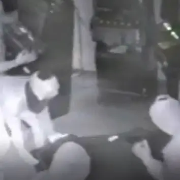 Con mezzi rubati sfondavano negozi da rapinare, presa la banda della “spaccata”