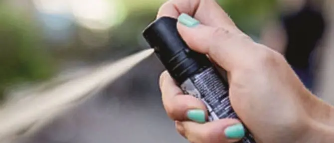 Lo spray al peperoncino: cos'è, a cosa serve e perché può essere pericoloso