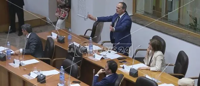 Comune di Cosenza: «Quartieri esclusi anche dagli addobbi»