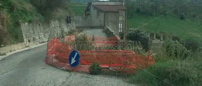 Strade che crollano e ponti pericolanti, viabilità negata nella provincia reggina