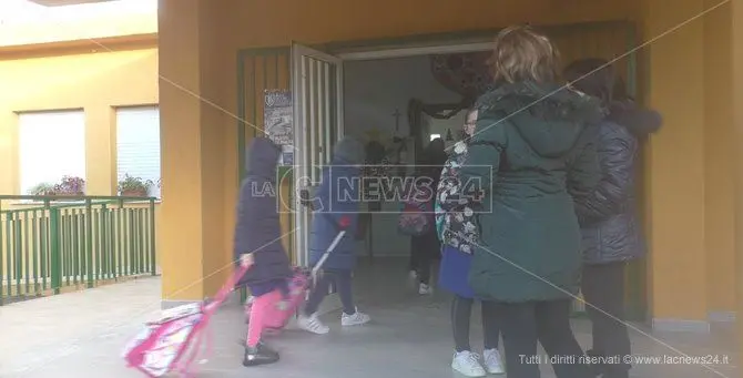 In aula con sciarpe e cappelli, a Catanzaro scuole ancora al freddo