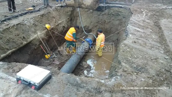 Cosenza, riparata la condotta idrica esplosa in Corso Umberto