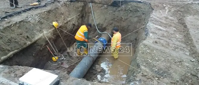 Cosenza, riparata la condotta idrica esplosa in Corso Umberto