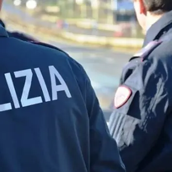 Calci e pugni ai poliziotti, due arrestati a Catanzaro