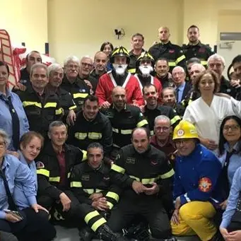Il Babbo Natale dei pompieri all’Oncologia pediatrica di Catanzaro