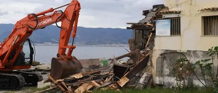 Ruspe in azione per abbattere l’illegalità. È la vittoria dello Stato sul potere mafioso