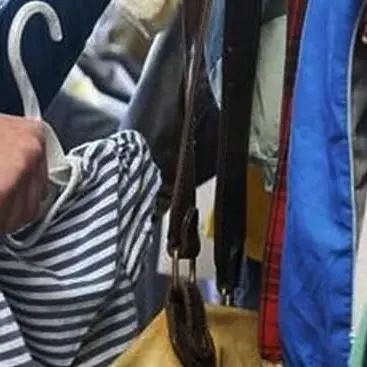 Catanzaro, scambiava i codici a barre per pagare meno: arrestato