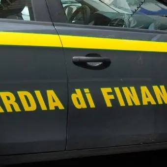 Blitz della guardia di finanza in due Comuni del Tirreno cosentino