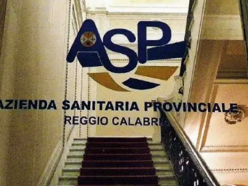 Lui col cancro e lei affetta da Sla, la denuncia sui ritardi dell’Asp di Reggio: «Oltre alla malattia devo combattere la burocrazia