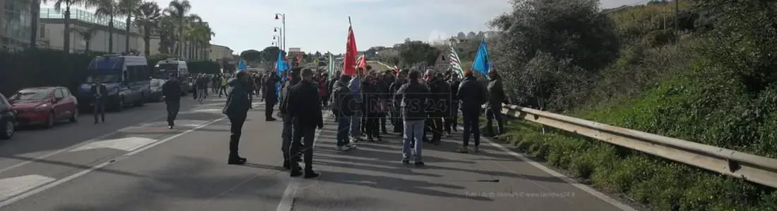 Il sindaco di Amendolara si dimette e scende in piazza con gli Lsu-Lpu