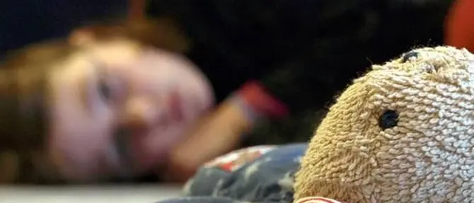 Papà orco per 20 anni abusa della figlia. Dalle violenze nasce una bimba