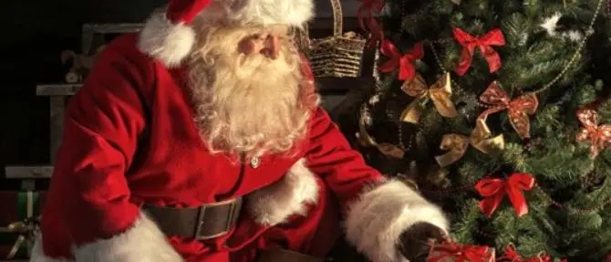 Paese che vai, usanze che trovi. A Natale chi porta i regali ai bimbi buoni?
