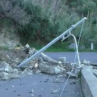 Palmi, frana il monte Sant'Elia: isolato il borgo della Marinella