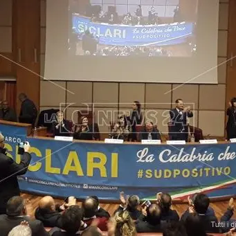 Tajani non va da Siclari ma manda un messaggio: «I nemici sono fuori dal partito»