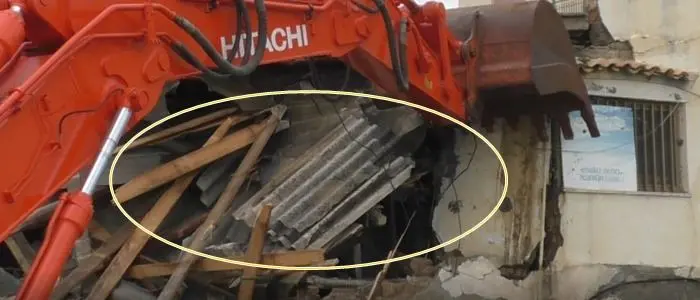 L’amianto del vecchio locale sparso ai 4 venti. Da demolizione simbolo a bomba ecologica