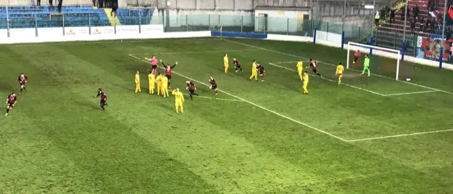 La Vibonese mette alle corde la capolista, al Luigi Razza però finisce in parità