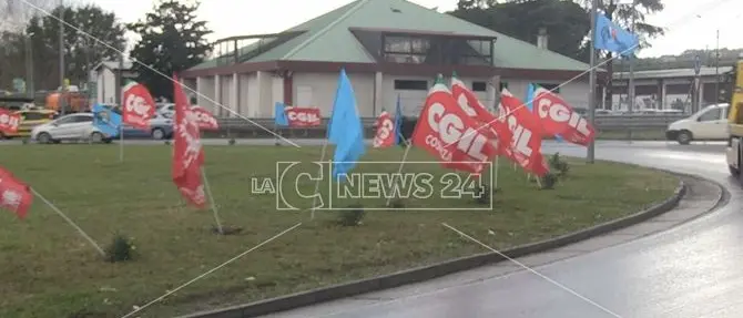 Lsu-Lpu, non si arresta la protesta: bloccata l'autostrada del Mediterraneo