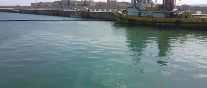 Cadavere nelle acque del porto di Corigliano Rossano