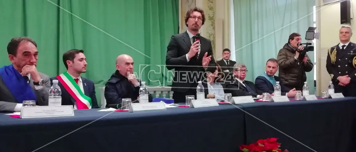 Toninelli in Calabria firma l'accordo: 300 km di strade passano ad Anas