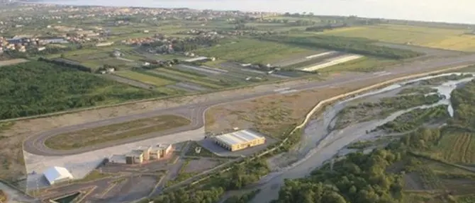 La landa desolata dell'aviosuperficie di Scalea e il funzionario colluso