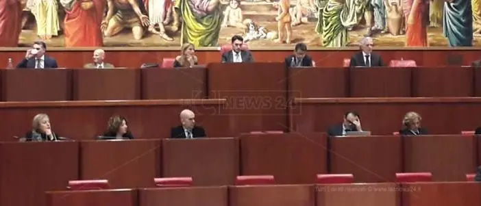 Il Consiglio grazia Oliverio: nessuno chiede le dimissioni del presidente indagato