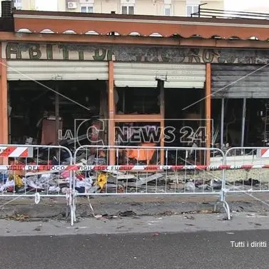 Cosenza, box dato alle fiamme per eliminare la concorrenza