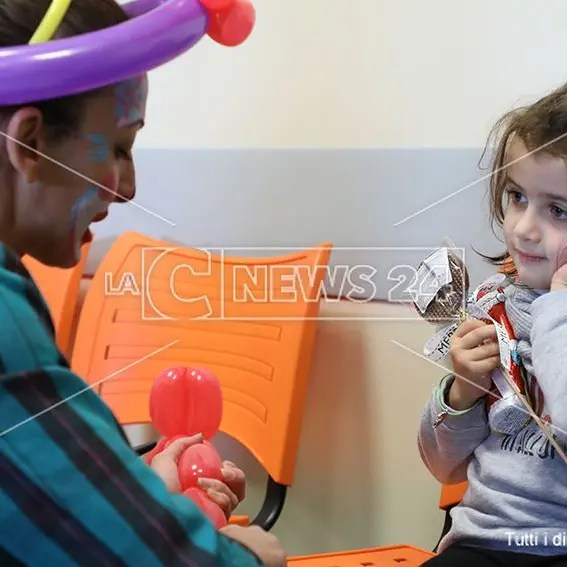 LaC Tv in corsia per donare un sorriso ai piccoli pazienti di Pediatria