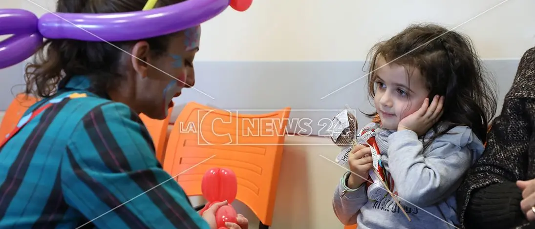 LaC Tv in corsia per donare un sorriso ai piccoli pazienti di Pediatria