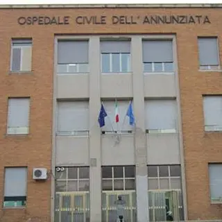 Dramma all’Annunziata di Cosenza, partorisce ma il bimbo è morto: aperta un’inchiesta