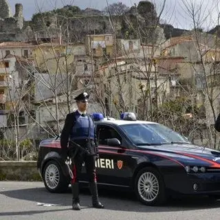 Lamezia Terme, in stato di agitazione aggredisce un carabiniere: arrestato