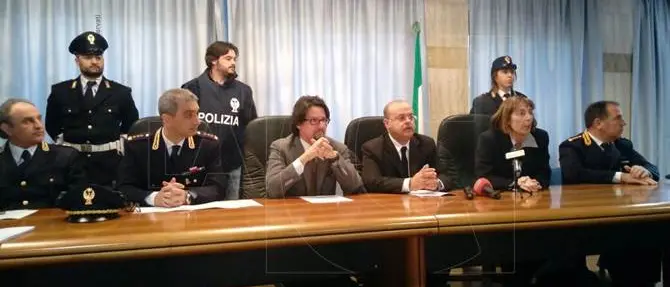 Bomba al fornaio Angotti di Lamezia, arrestati i presunti responsabili (NOMI-VIDEO-FOTO)