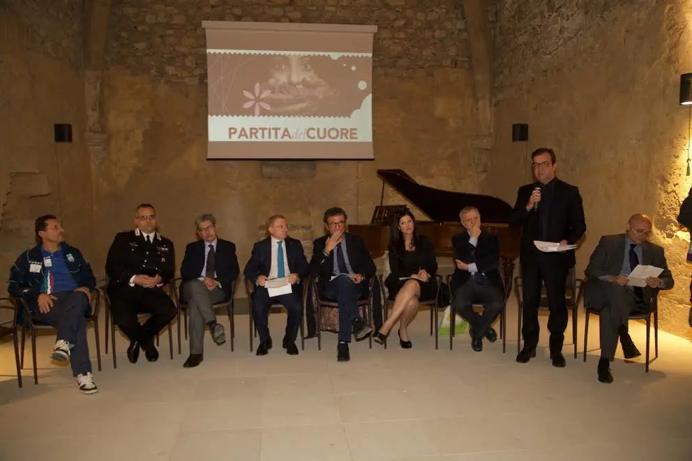 Tavola rotonda a Cosenza sul tema del femminicidio, in attesa della Partita del Cuore