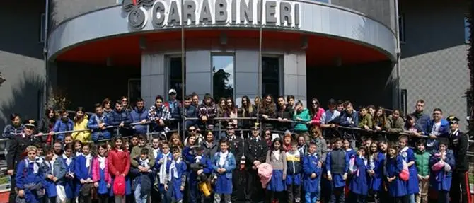 Rende, a scuola di legalità in Caserma: i ragazzi incontrano i carabinieri