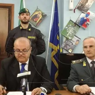 Peculato, falso e abuso d’ufficio: arresti e perquisizioni all’Aeroporto di Lamezia