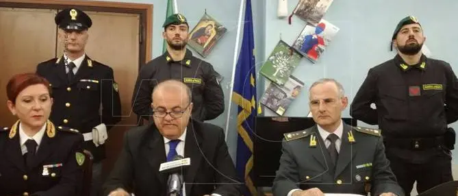 Peculato, falso e abuso d’ufficio: arresti e perquisizioni all’Aeroporto di Lamezia