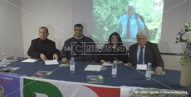 Pd, presentata a Crotone la candidatura di Nicodemo Oliverio