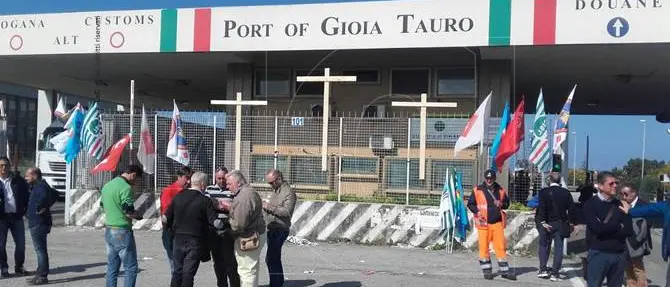 Porto di Gioia Tauro, rimosso blocco sull’autostrada. Il 19 aprile incontro con Delrio