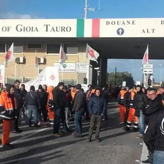 Porto Gioia Tauro, il questore: «Inaccettabili alcune forme di protesta»