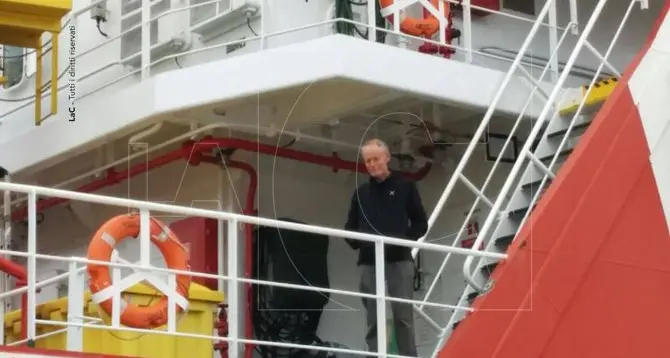 'Mare nostro che non sei nei cieli', Erri De Luca sbarca a Reggio con i migranti