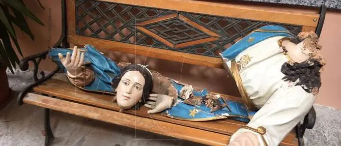 La statua della Madonna si spezza durante l'Affrontata: shock nel Vibonese (VIDEO)