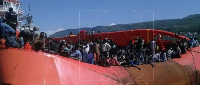 Sbarco record a Vibo Marina, giunti oltre 1500 migranti (FOTO)