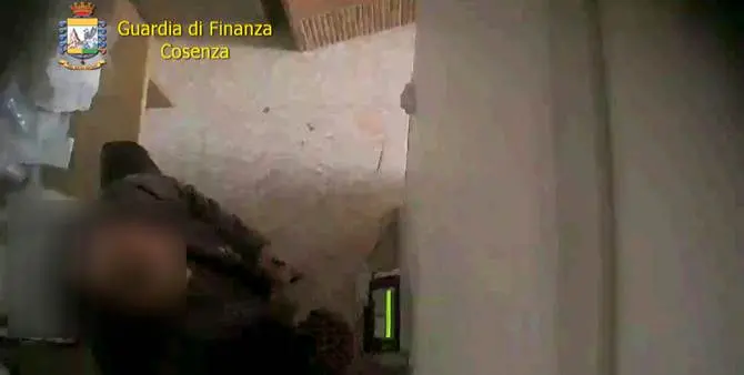 Blitz contro i “furbetti del cartellino” nel Cosentino: ecco gli indagati