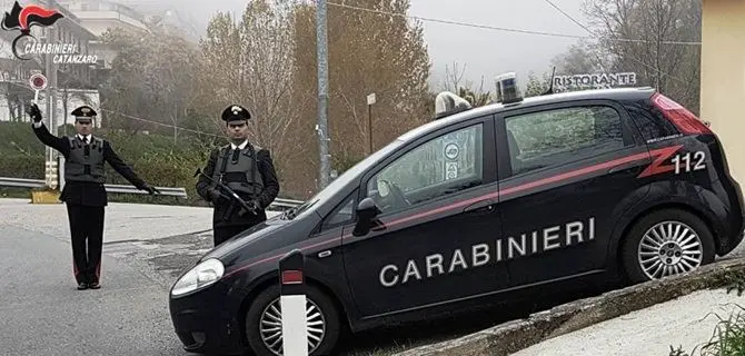 Asportavano sabbia e pietre dal fiume, due arresti nel Catanzarese