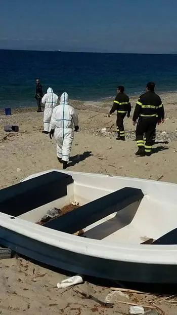 Cannitello, «Fusti con additivo per carburante sul litorale»