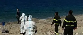 Cannitello, «Fusti con additivo per carburante sul litorale»