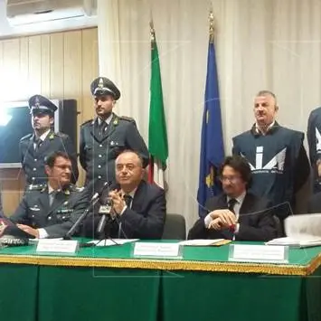 Truffa ai danni dello Stato, arrestati un funzionario della Protezione civile e tre imprenditori (NOMI)