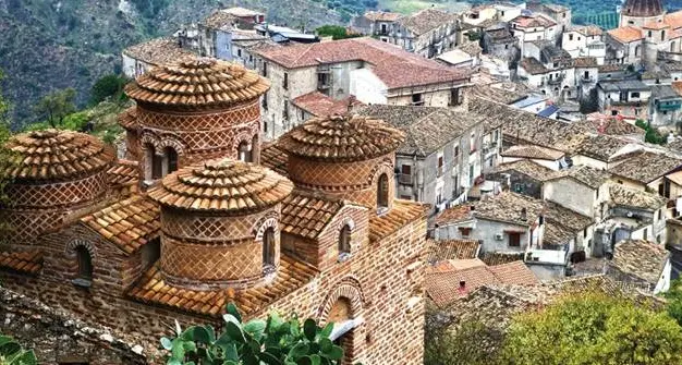 Stilo, la Cattolica resta chiusa e cresce la protesta: la Pro Loco lancia una mobilitazione per la riapertura del monumento simbolo\n