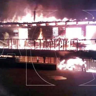 Incendio devasta noto lido balneare a Squillace (FOTO-VIDEO)