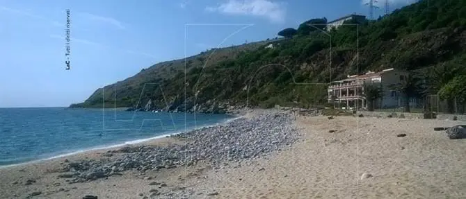 Cadavere di un uomo sulla spiaggia di Nicotera